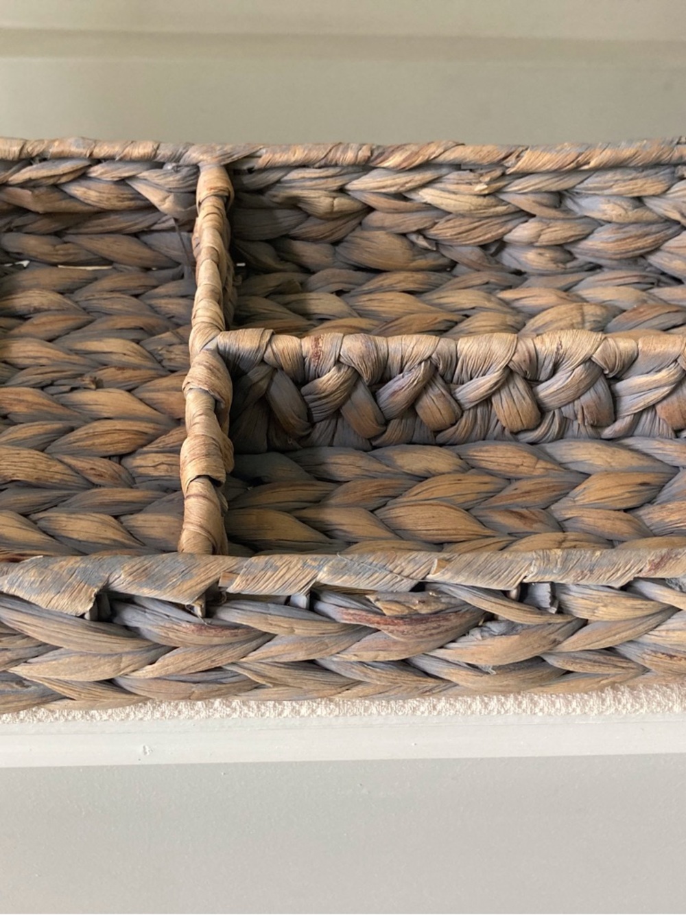Nice Sturdy Weave Divided Storage Tray